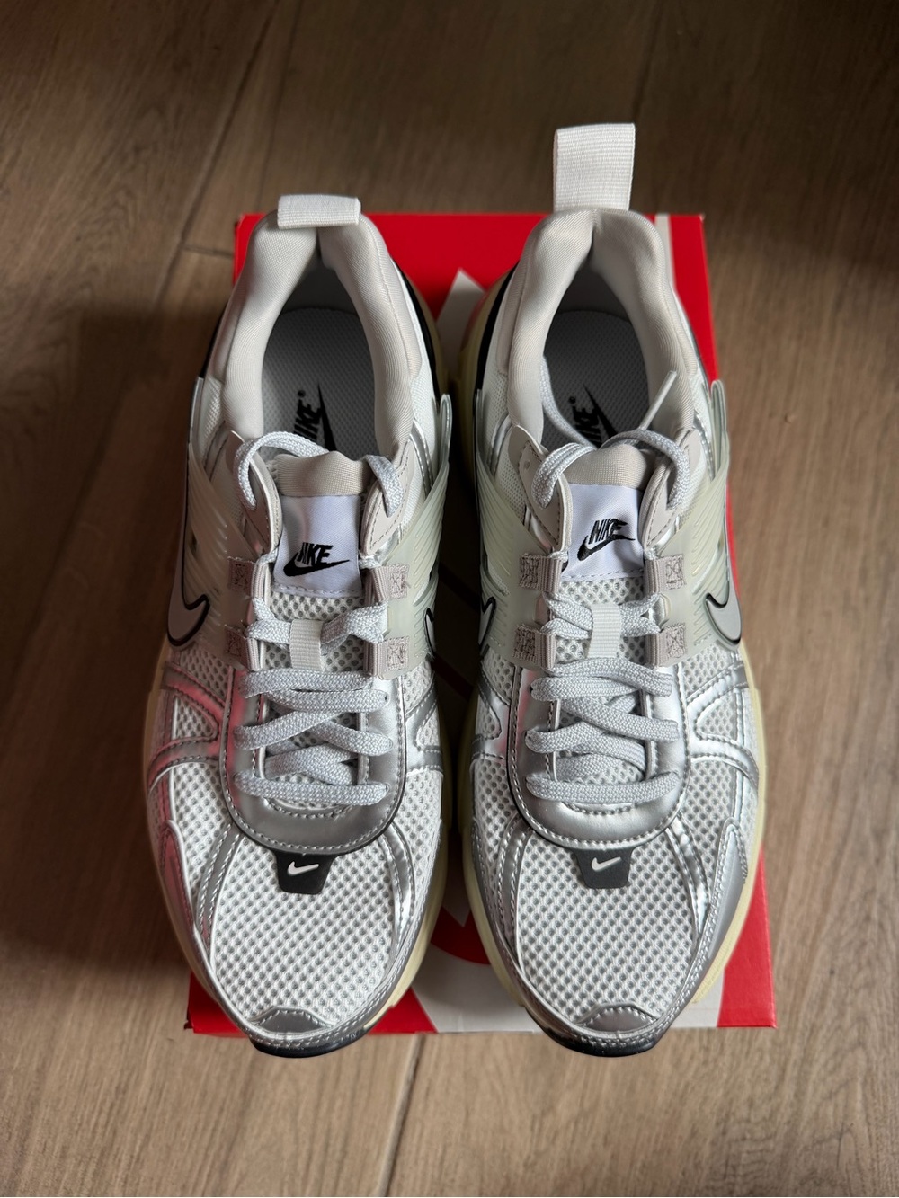 Nike V2K Run - Picture 4 of 8